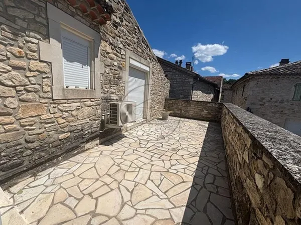 Maison de village en pierres avec terrasse