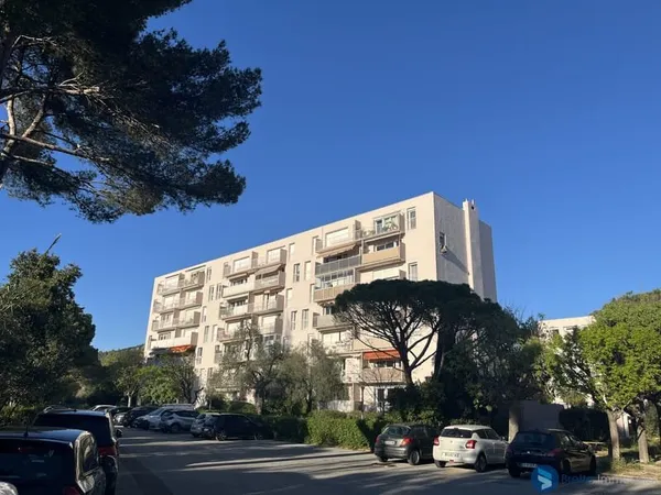 HYERES - APPARTEMENT T2 AVEC PARKING ET GARAGE
