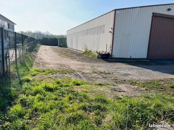 Terrain stockage parking surveiller