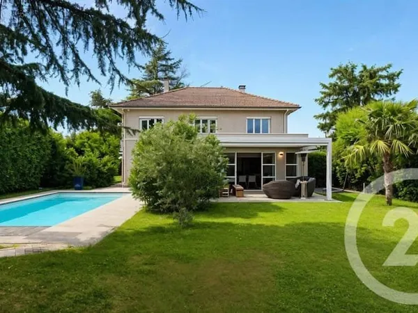 Maison 7 pièces 204 m²