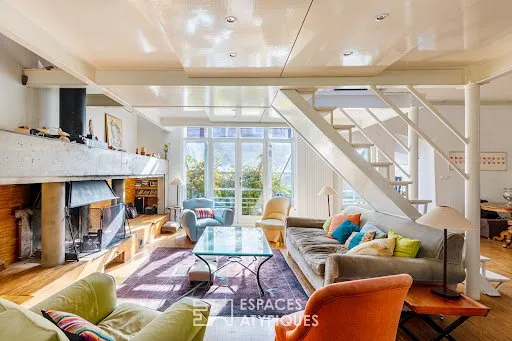 Studio 10 pièces 227 m²