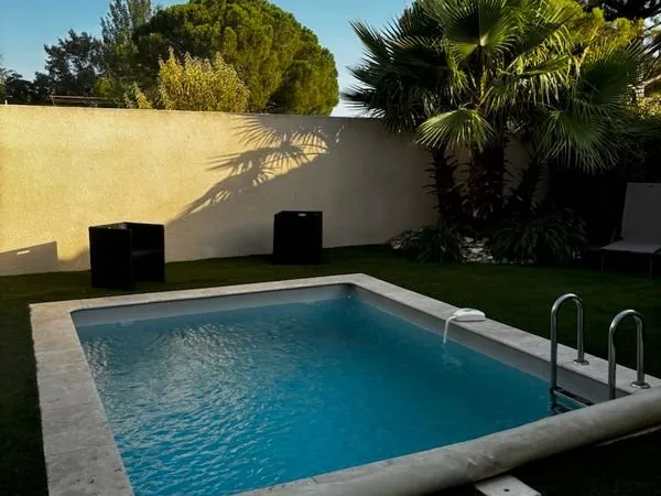 Belle villa plein pied avec piscine