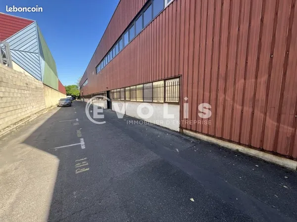 Local d'activité 210 m²