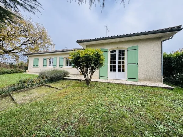 Maison dans quartier résidentiel