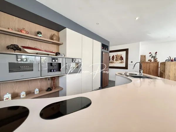 Villa plain-pied 4 faces, 3 chambres dont une suite parentale - Piscine - Garage - Parcelle d'enviro