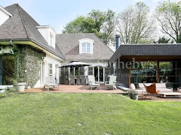 Maison 8 pièces 356 m²