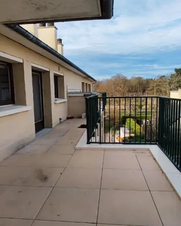 2PP MEUBLE AU DERNIER ETAGE - PARKING