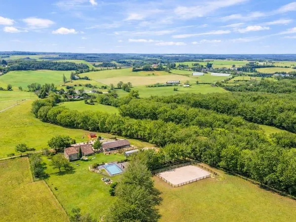 Propriété de campagne avec gîte, écuries et dépendances