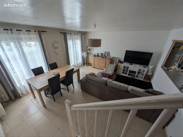 Maison familiale rénovée avec jardin et grand espace polyvalent de 23 m²