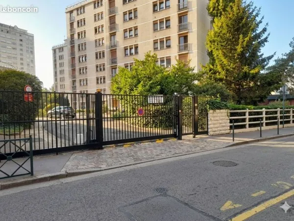 Place de parking extérieure - Résidence sécurisée avec gardien - Asnières-sur-Seine