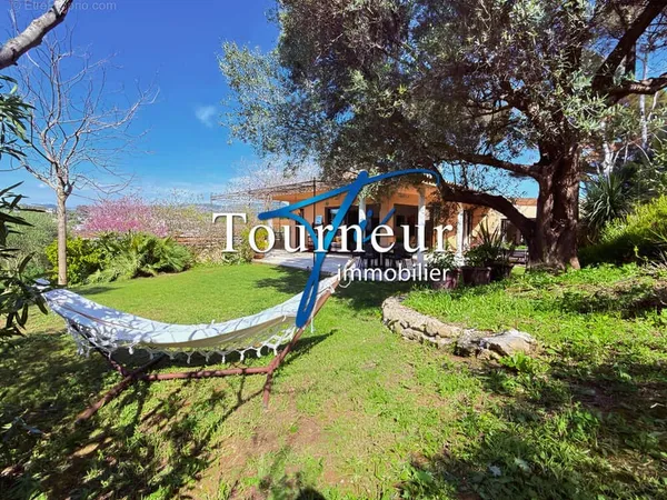 Rare sanary centre portissol villa 2016 d'architecte de 227m2 sur 1168m2 de terrain paysager