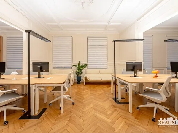 Bureau 5 pièces 145 m²