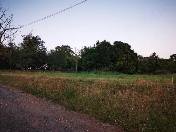 Terrain 900 m²
