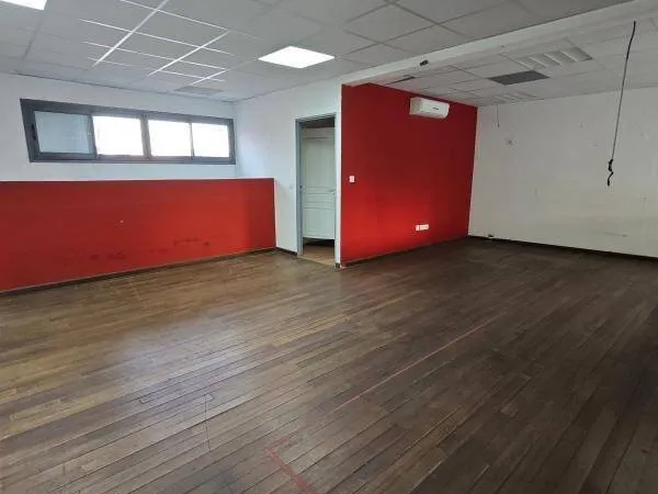 Local professionnel 95 m²