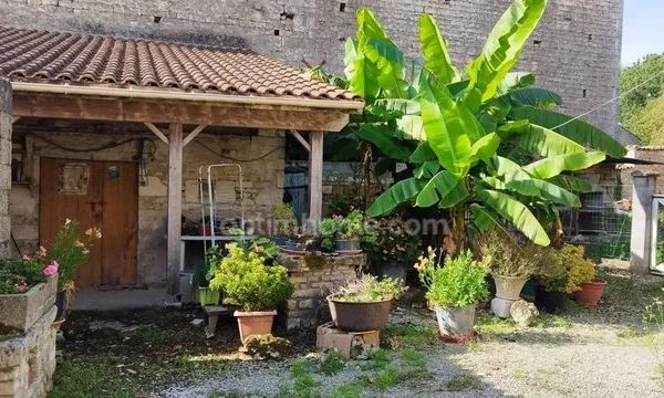 RUFFEC / COURCOME MAISON 168m², GRANGE ET DEPENDANCES