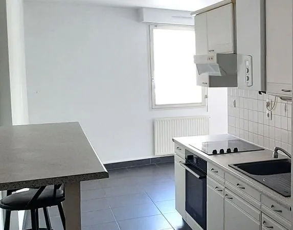 HYPERCENTRE - Emplacement de premier choix - Confortable appartement T4 situé dans une Résidence de 
