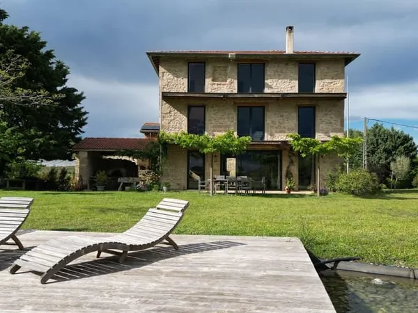 Maison 6 pièces 316 m²