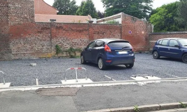 Place de parking extérieure située à Orchies
