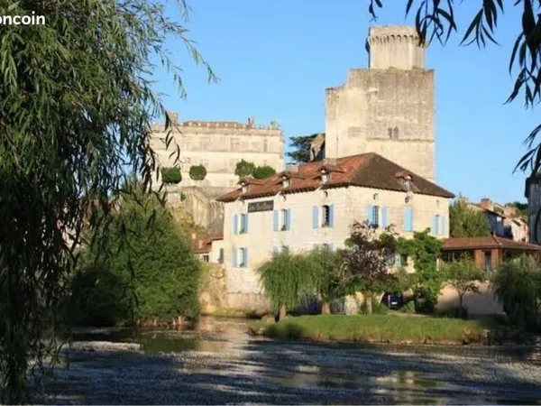 Exceptionnel : ensemble hôtelier et touristique au bord de l'eau - bourdeilles (périgord)