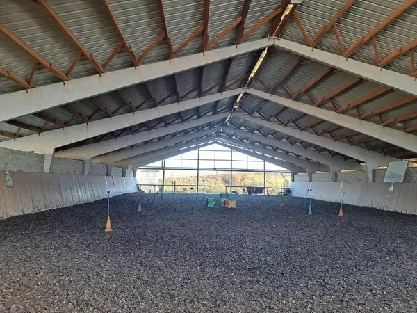 Centre équestre entièrement équipé à 45 minutes de Bordeaux - Réf 106L