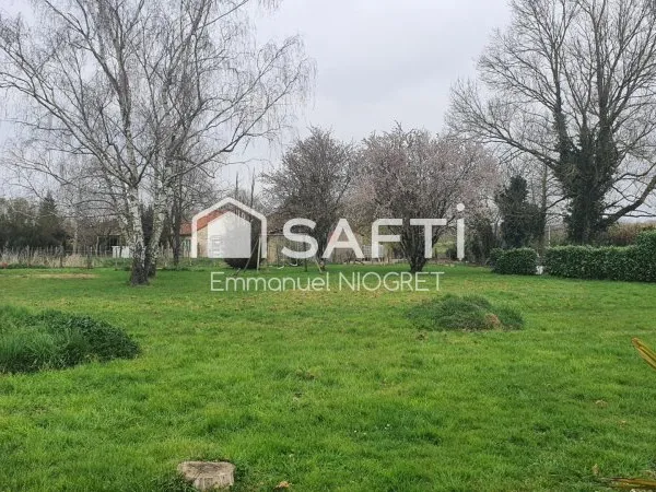 Terrain plat et borné de 1 237 m²