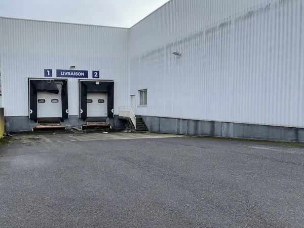 Entrepôt 894 m²