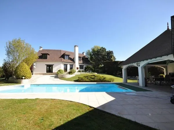 Maison 9 pièces 240 m²