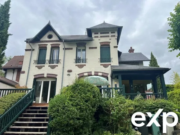 Maison de maître de 141 m2 édifiée sur un terrain de 1060 m2
