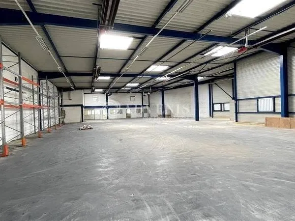 Local d'activité 1043 m²