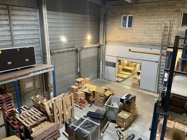 Local d'activité 4 pièces 854 m²