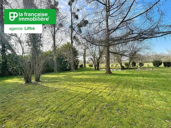 Terrain constructible exposé sud La Bouexiere 1059 m2