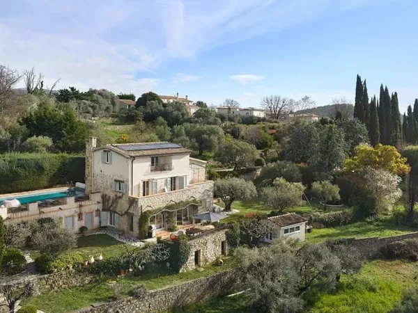 Maison 5 pièces 235 m²