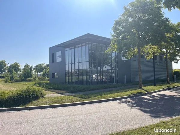 Bureaux, local commercial 661 m² SAINTE SAVINE