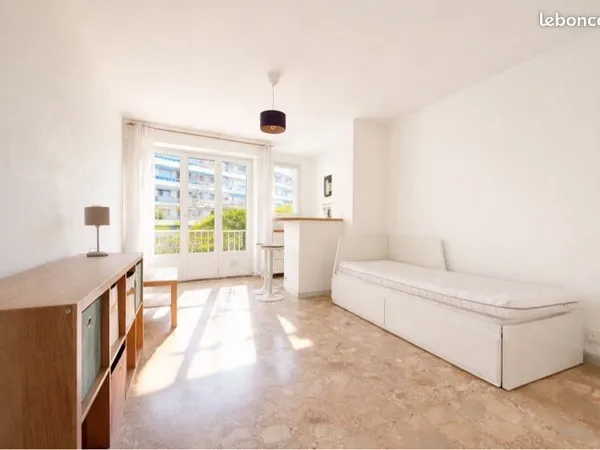 Location appartement rénové avec terrasse
