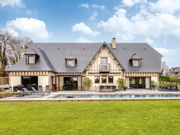 TOUQUES - PROPRIETE FAMILIALE AVEC PISCINE