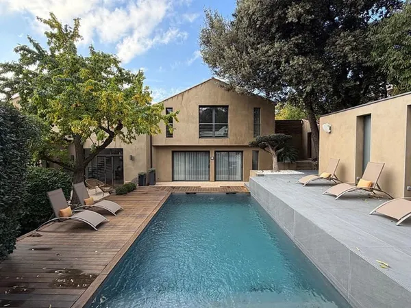 REF - MEDIEVALE - CARCASSONNE - Maison 253m² hab - 6 pièces - 4 chambres - Garage - Jardin - Piscine