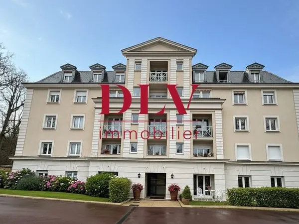 FONTAINEBLEAU- APPT F5 -130M²- 3 CH - BALCON - 1 BOX - 1 PKG S