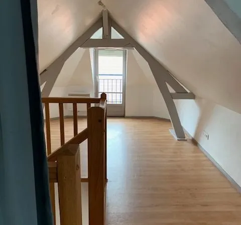 Noyon centre duplex T2 au calme et sécurisé