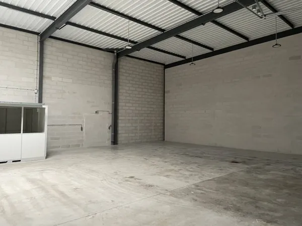 Local d'activité 225 m²