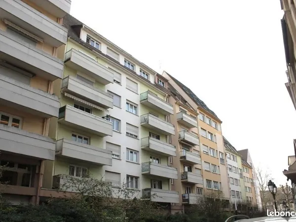 COLMAR CENTRE VILLE - F4 lumineux avec balcon, garage et vue dégagée
