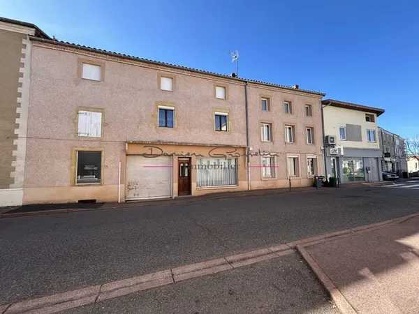 Maison élevée sur deux niveaux avec terrain attenant 42590