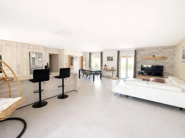 Maison de plain-pied 4 pièces 136 m²