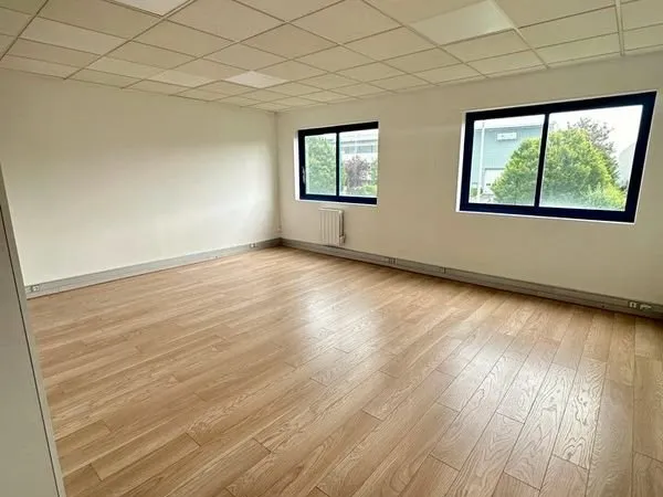 BUREAUX 104 m² LISSES