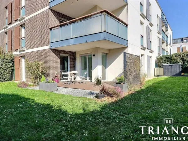 MAIRIE – 3 PIÈCES AVEC JARDIN 104 m² – CAVE – PARKINGS
