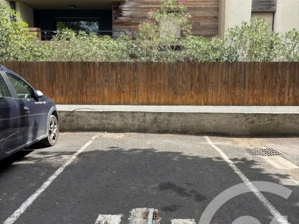 Parking 12 m²