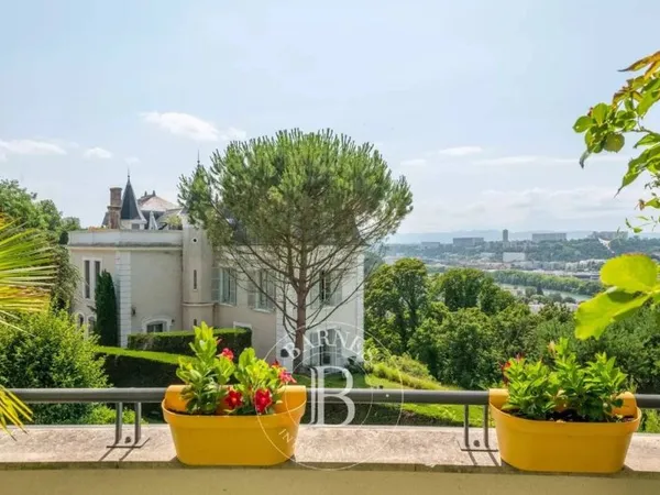 Maison de luxe 6 pièces 197 m²