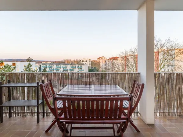 LUIZET APPARTEMENT T4 BALCON. PL PARKING.CAVE