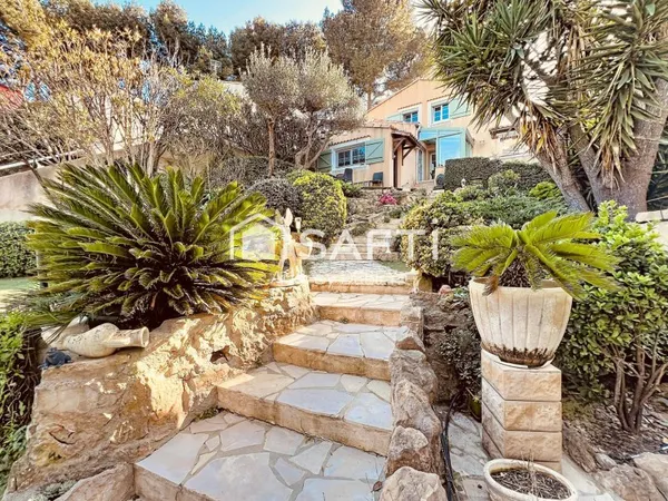 MAS DE CHARME AVEC JARDIN PISCINE DEPENDANCE ET GARAGE À QUELQUES PAS DE LA MER