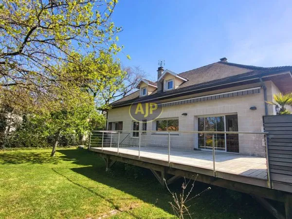 VILLENAVE D'ORNON Chambéry, maison 160m² avec grand jardin 1100m²
