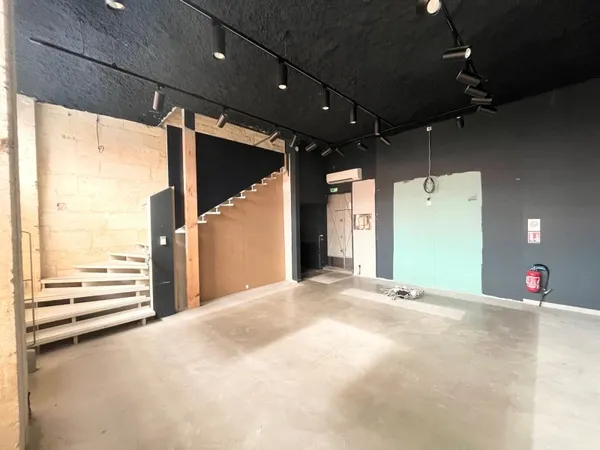 Local commercial 115 m²